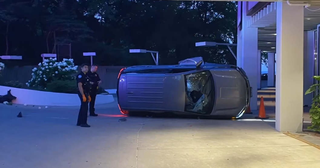 3 arrested after early morning armed robbery, car crash in Wilmette ...