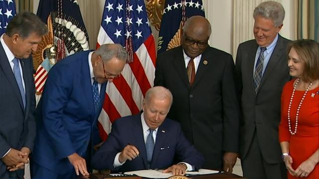 cbsn-fusion-inflation-reduction-act-impact-on-biden-approval-ratings-thumbnail-1205115-640x360.jpg 