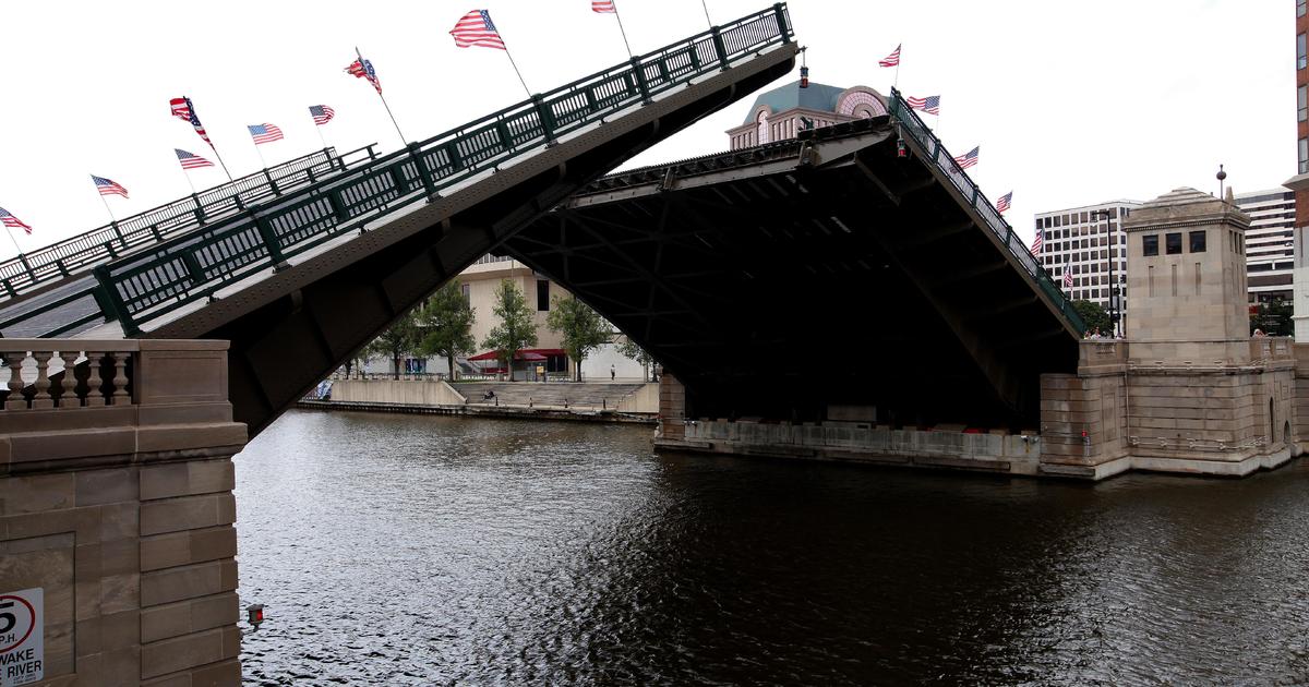 Man vacationing in Milwaukee dies in 71-foot fall from drawbridge after hanging "onto the railing for 1-2 minutes," coroner report says