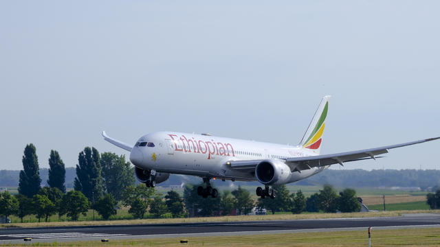 An Ethiopian Airlines plane landing 