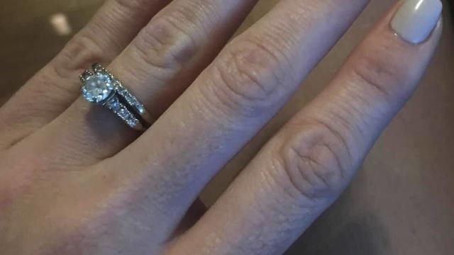 Stranger uses metal detector to find woman's lost wedding ring on ocean floor 