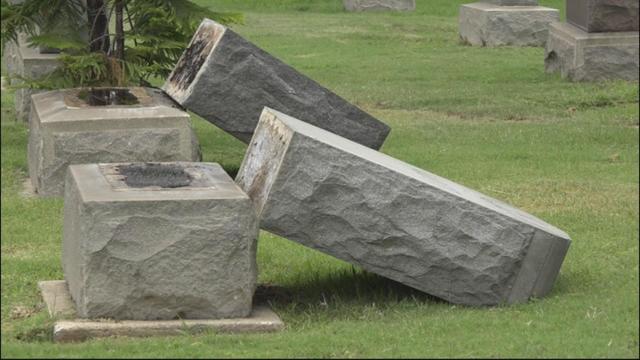 headstone-damage.jpg 