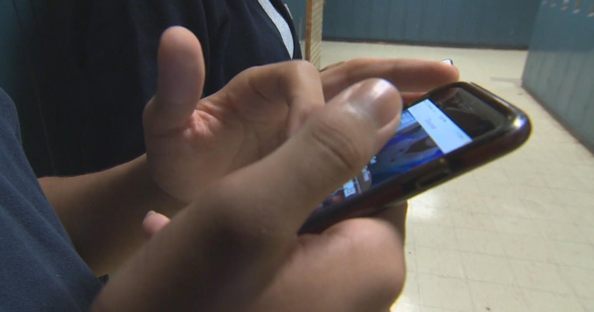 Florida lawmakers approve barring elementary, middle school student cellphone use during school day, testing idea in high schools Florida lawmakers approve barring elementary, middle school student cellphone use during school day, testing idea in high schools