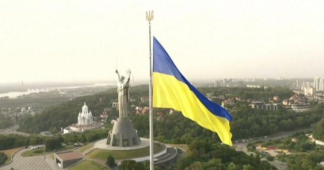 Ukrayna, savaş altı ayı işaret ederken bağımsızlık gününü kutluyor
