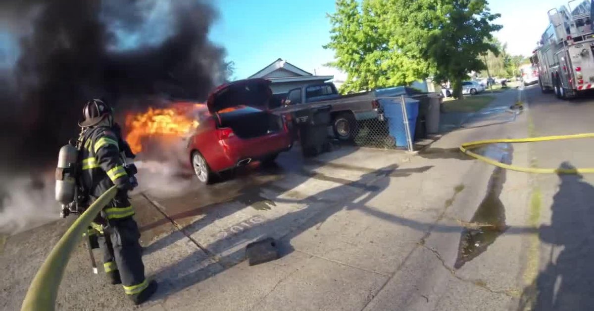 Car fire damages garage in Sacramento