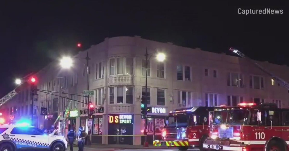 Fire breaks out in basement of West Rogers Park building - CBS Chicago