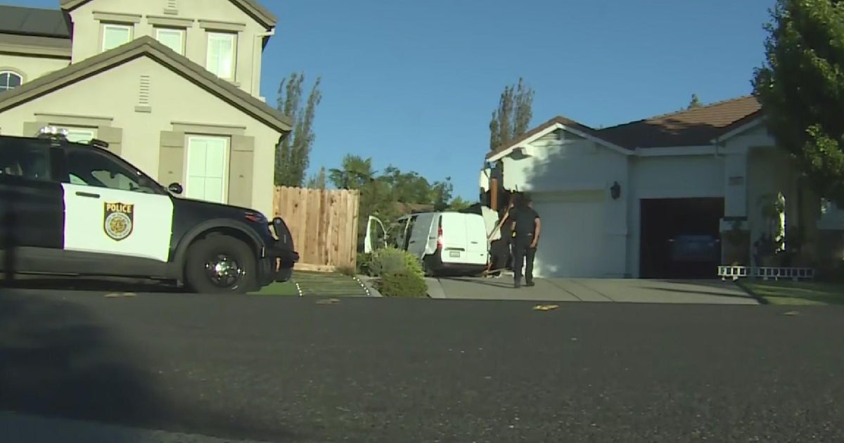 Van crashes into side of home in Natomas
