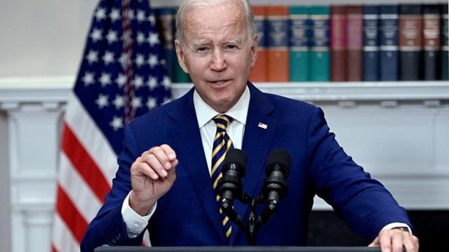 cbsn-fusion-pres-biden-claims-student-loan-forgiveness-will-help-economy-inflation-thumbnail-1228389-640x360.jpg 