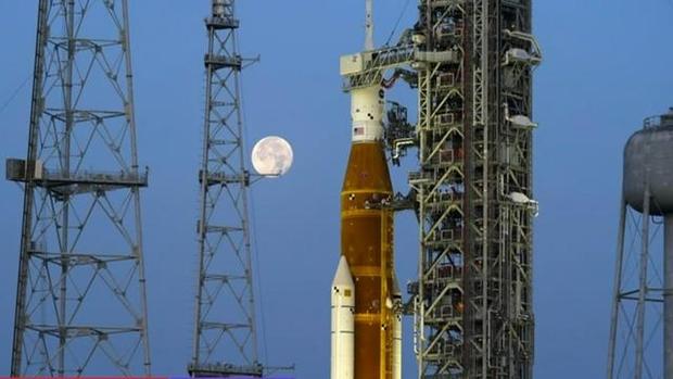 cbsn-fusion-nasa-gearing-up-to-launch-its-artemis-mission-moon-thumbnail-1230504-640x360.jpg 