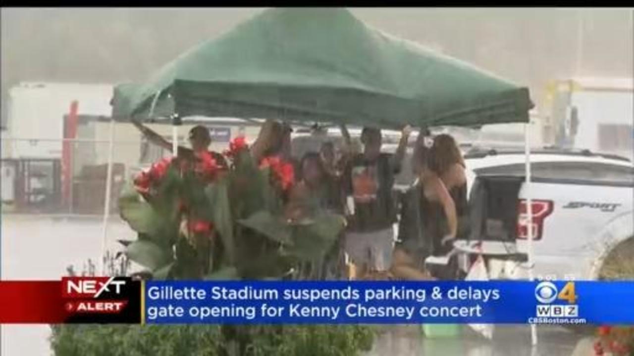 Kenny Chesney Takes Over Gillette Stadium, Rocks Patriots Helmet