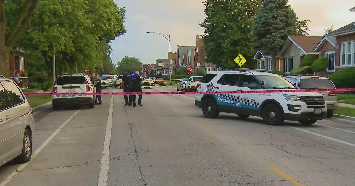 Driver boxed in by 2 cars, then shot at in Auburn Gresham - CBS Chicago