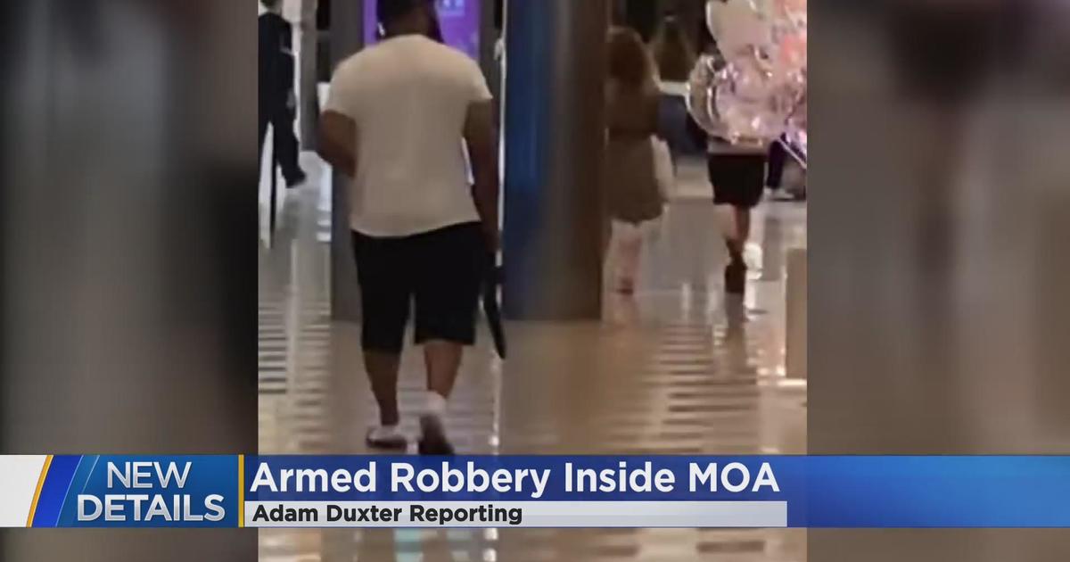 Armed man arrested after robbing Mall of America store - CBS Minnesota