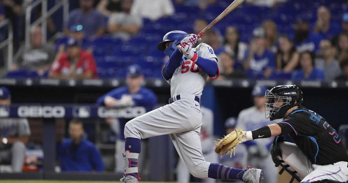 Betts hits 2 HRs, Dodgers score 5 in 10th, beat Marlins 10-6 - CBS Los ...