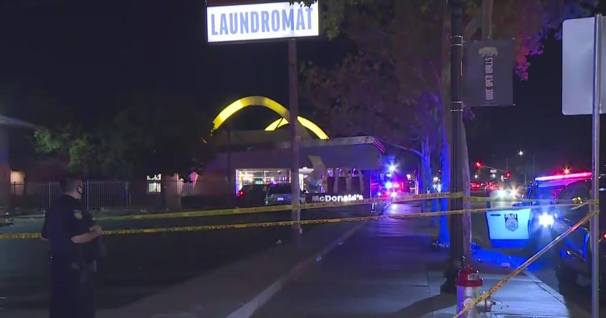 Sacramento police officer stabbed, suspect shot and killed - CBS Sacramento