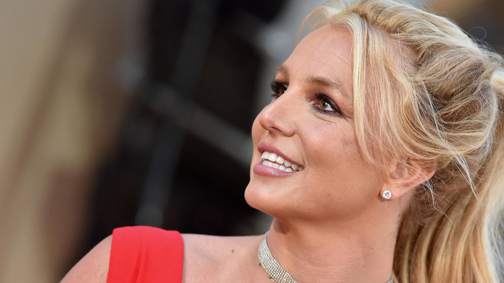Britney Spears settles dispute with father, Jamie Spears, over legal
fees