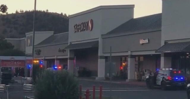 Three people including gunman dead in grocery store shooting in Bend(02)