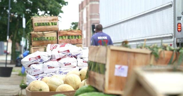 Surging food costs drive Baltimore families to rely on food banks CBS