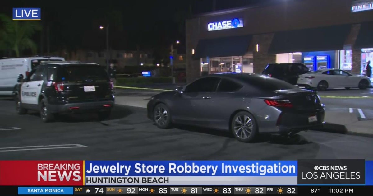 Attempted robbery at jewelry store in Huntington Beach turns into shootout after owner returns