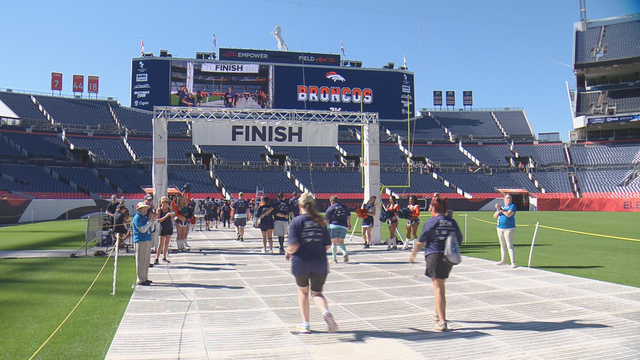 I love that the Broncos gave out super bowl ring medals for Bronco 7k  runners. But I was a little sad to hear that lots of people were stealing  them. Isn't this