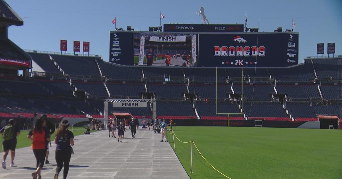 I love that the Broncos gave out super bowl ring medals for Bronco 7k  runners. But I was a little sad to hear that lots of people were stealing  them. Isn't this