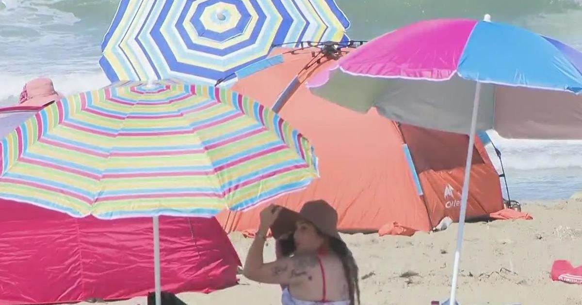 Crowds flock to beaches in San Francisco and Pacifica to beat the heat