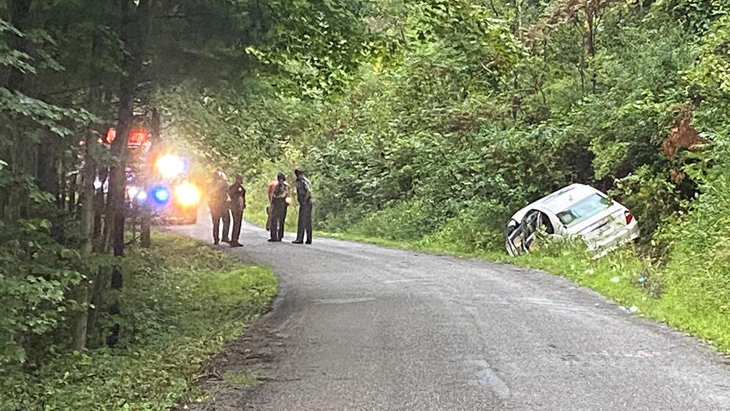 4 people taken to hospital following single-vehicle crash in Raccoon ...