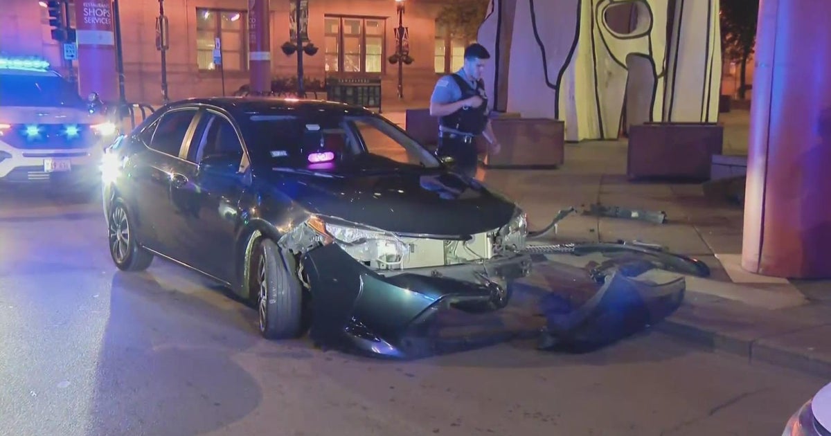 Man running from CTA security steals and crashes rideshare car In The ...