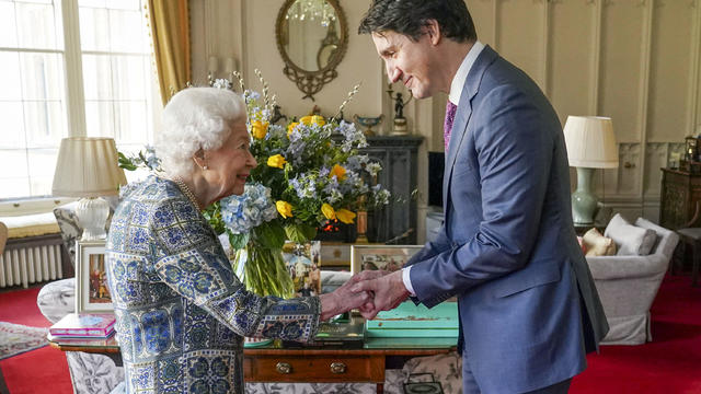 Trudeau shaking hands with the Queen 