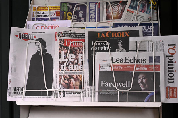 The passing of Queen Elizabeth II hits the headlines of newspapers in France 
