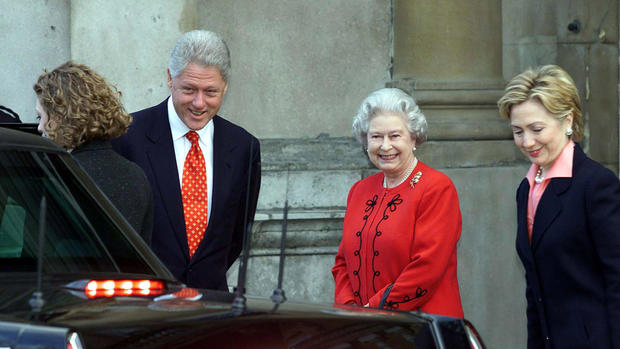 Queen Elizabeth II with US President Bill Clinton at Buckingham Palace - London 