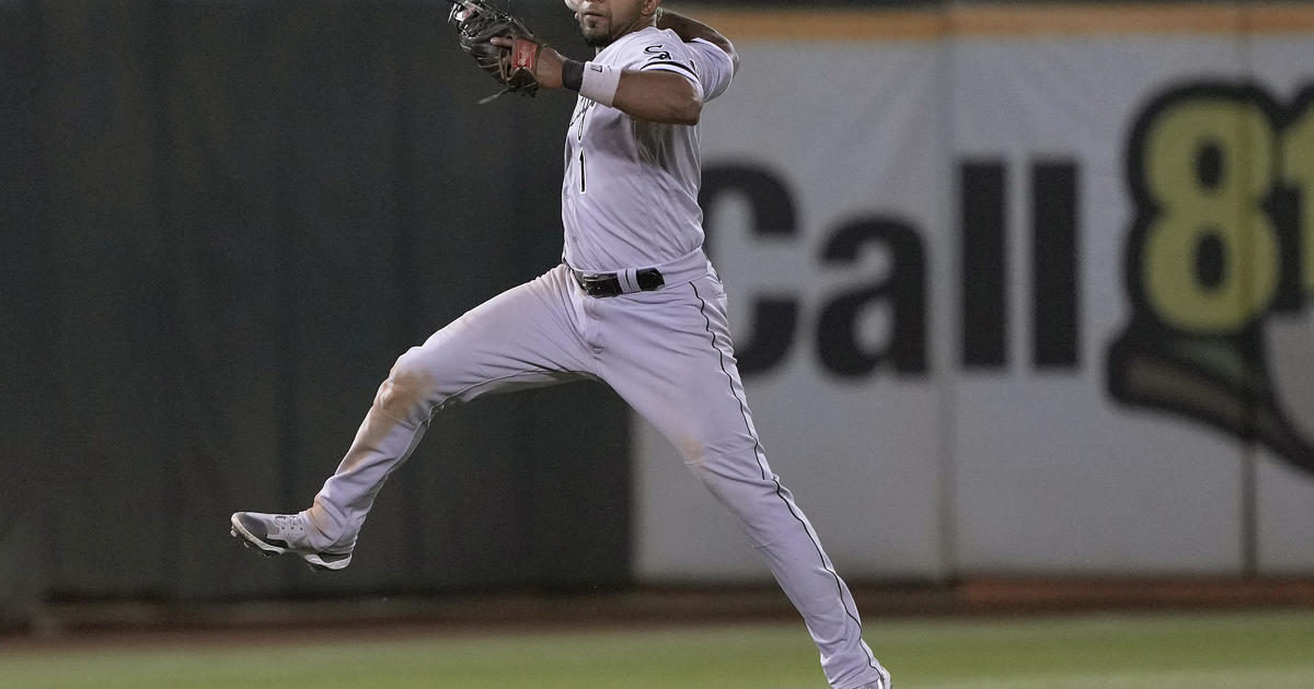 Andrus' 2-run double caps 5-run 9th, White Sox beat A's 5-3