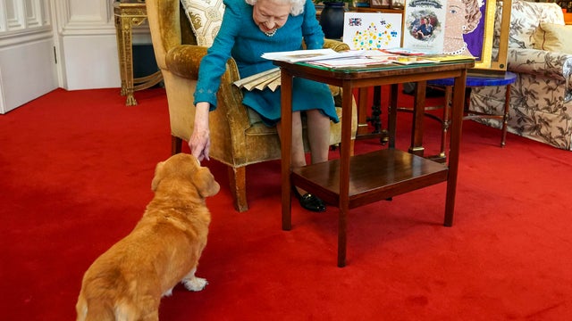 CORRECTION Britain Queen Platinum Jubilee