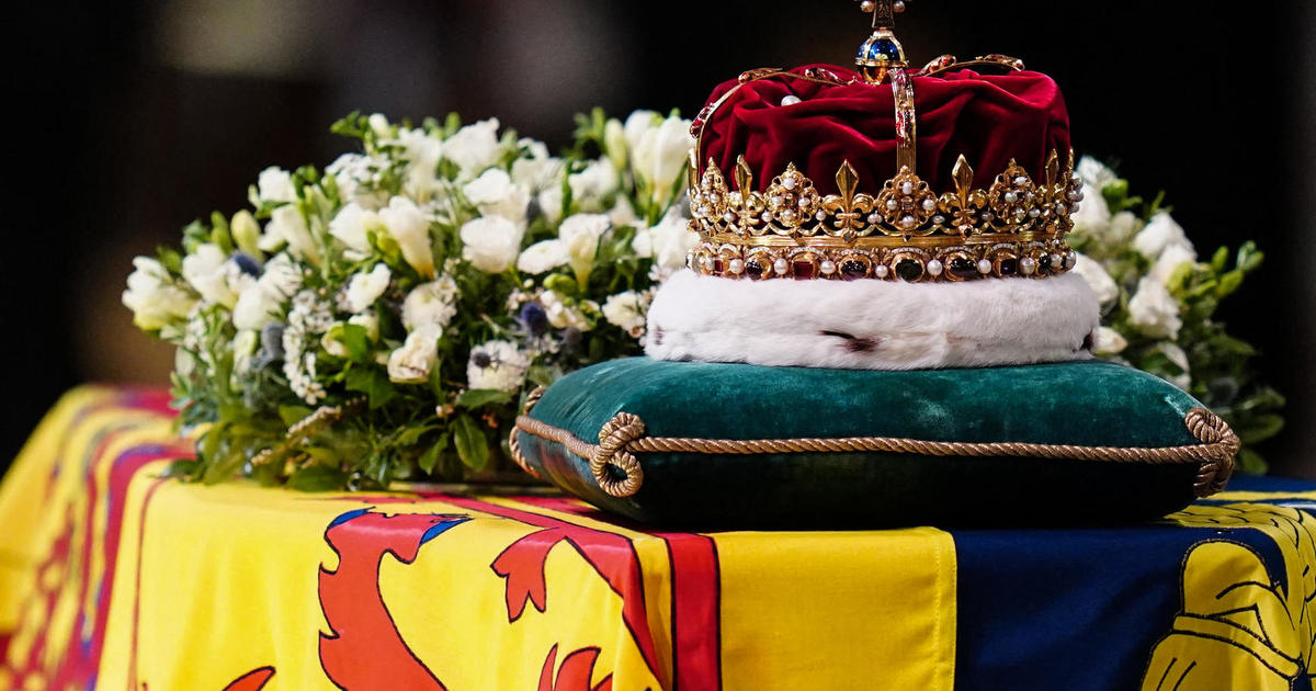 What is the significance of the Imperial State Crown on top of Queen  Elizabeth's coffin?