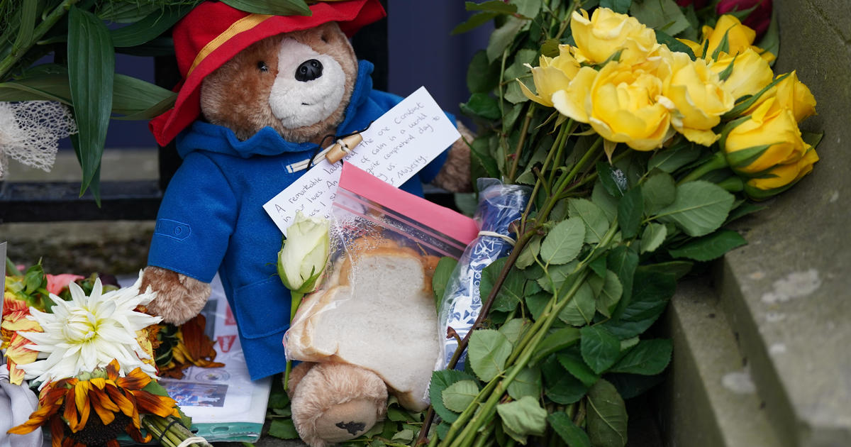 Mourners urged to stop leaving Paddington Bears and marmalade sandwiches at Queen Elizabeth II tribute sites