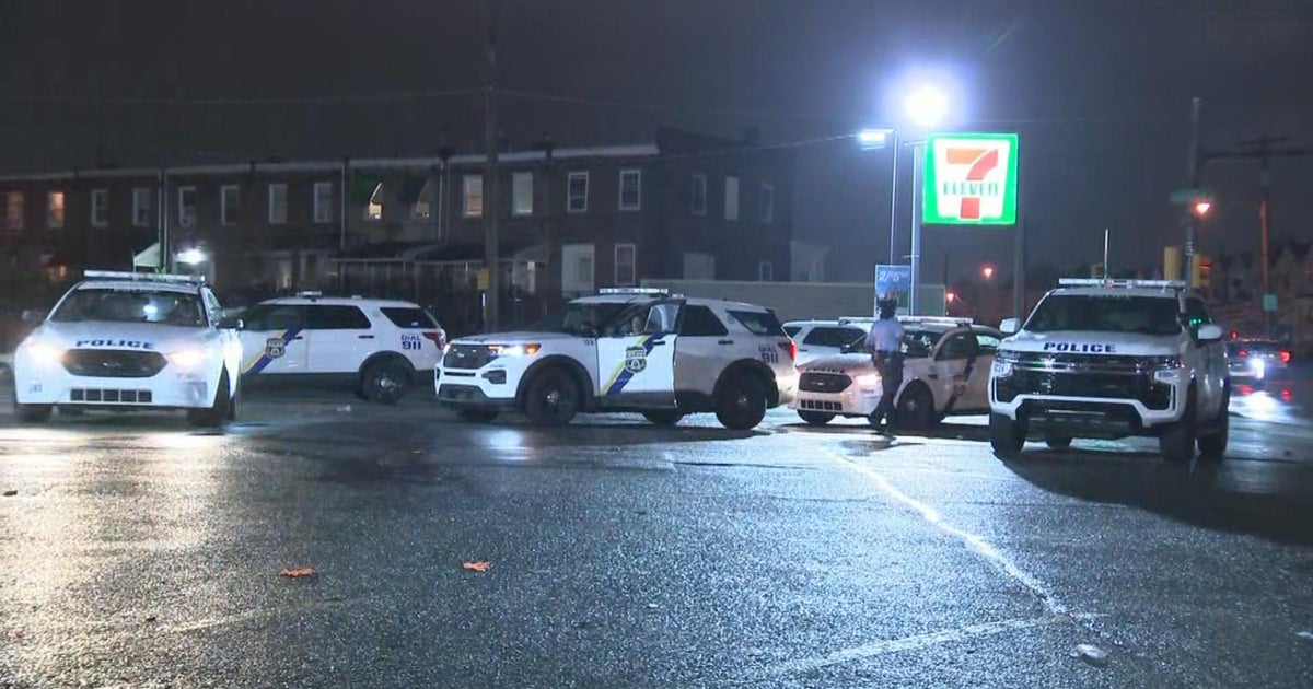 7Eleven employee shot inside store in Southwest Philadelphia police