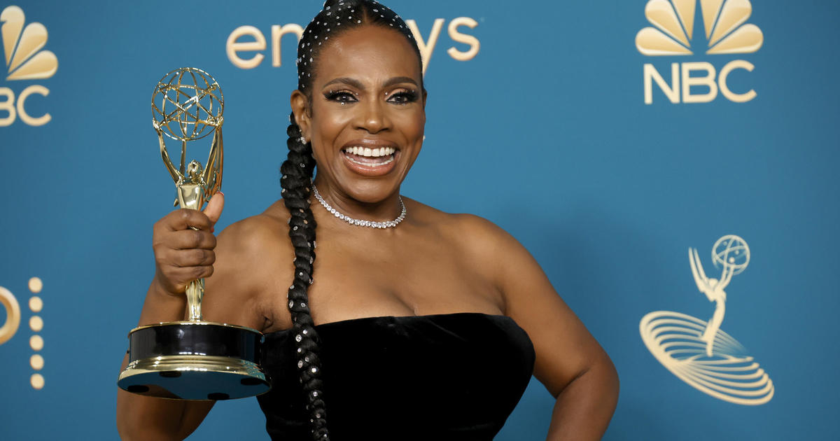 Sheryl Lee Ralph earns standing ovation for Emmys acceptance speech and song