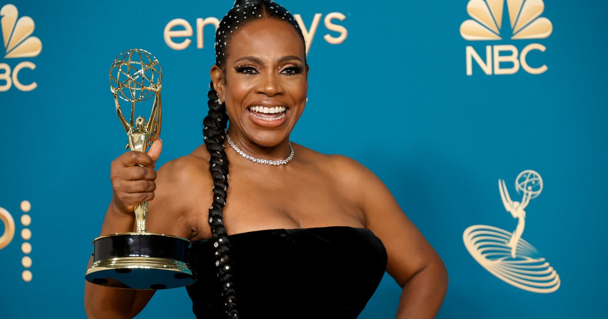 Sheryl Lee Ralph earns standing ovation for Emmys acceptance speech and  song - CBS News