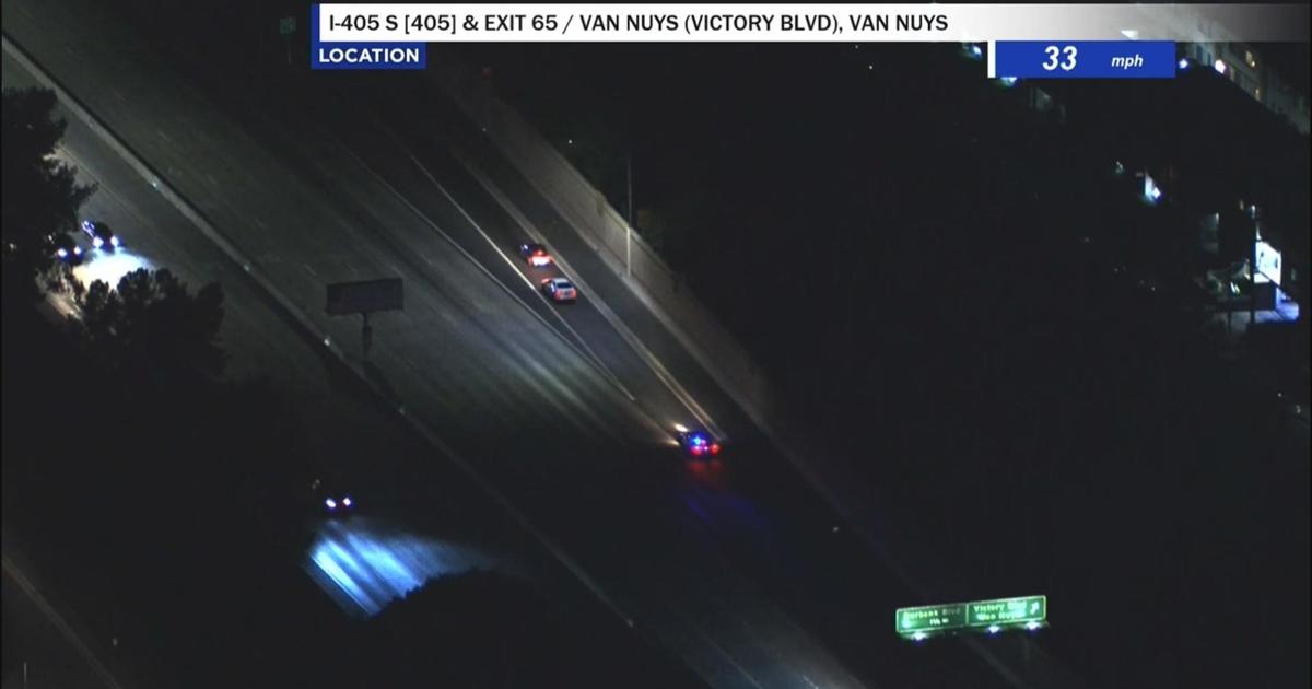 Lapd Officers Pursue Stolen Vehicle Suspect Through Van Nuys