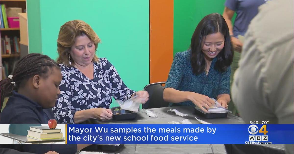 mayor-wu-samples-meals-made-by-city-s-new-school-food-service-cbs-boston