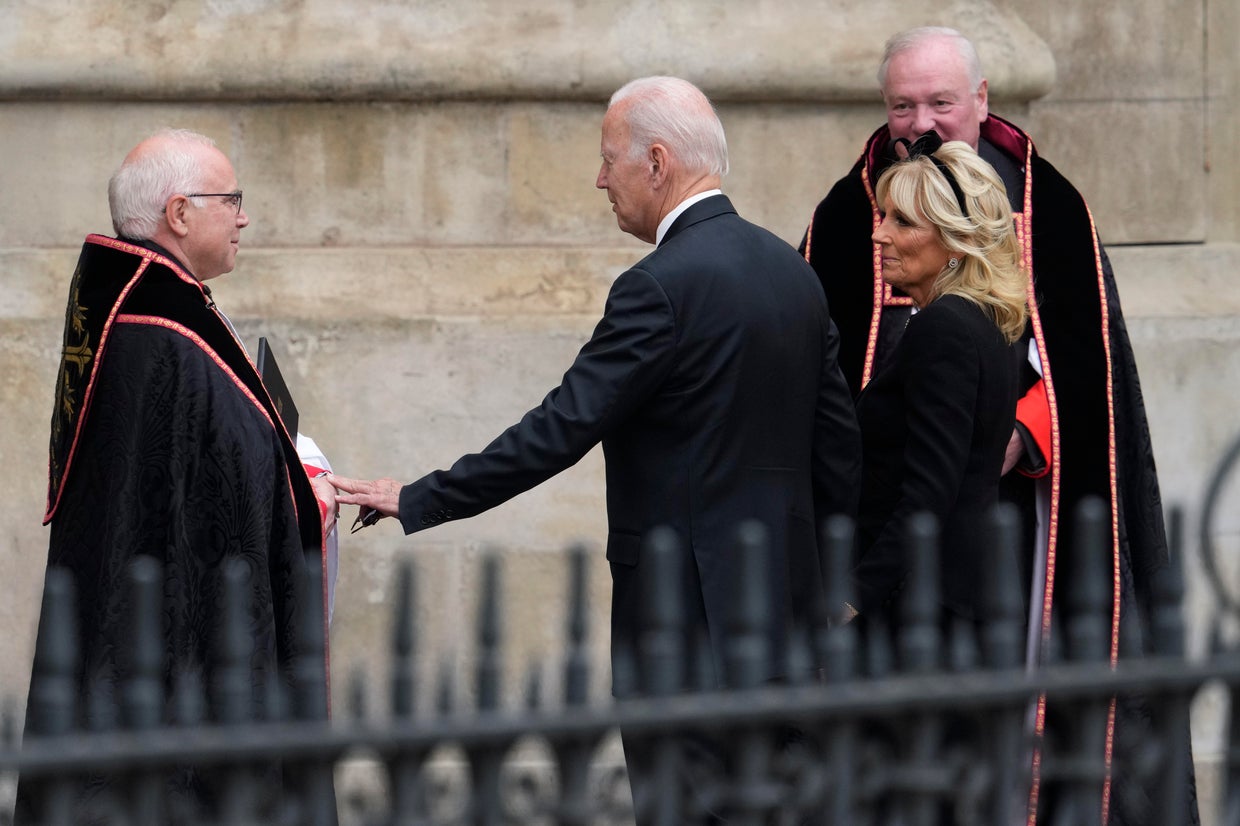 Queen Elizabeth II, Britain's longestreigning monarch, laid to rest at(02)