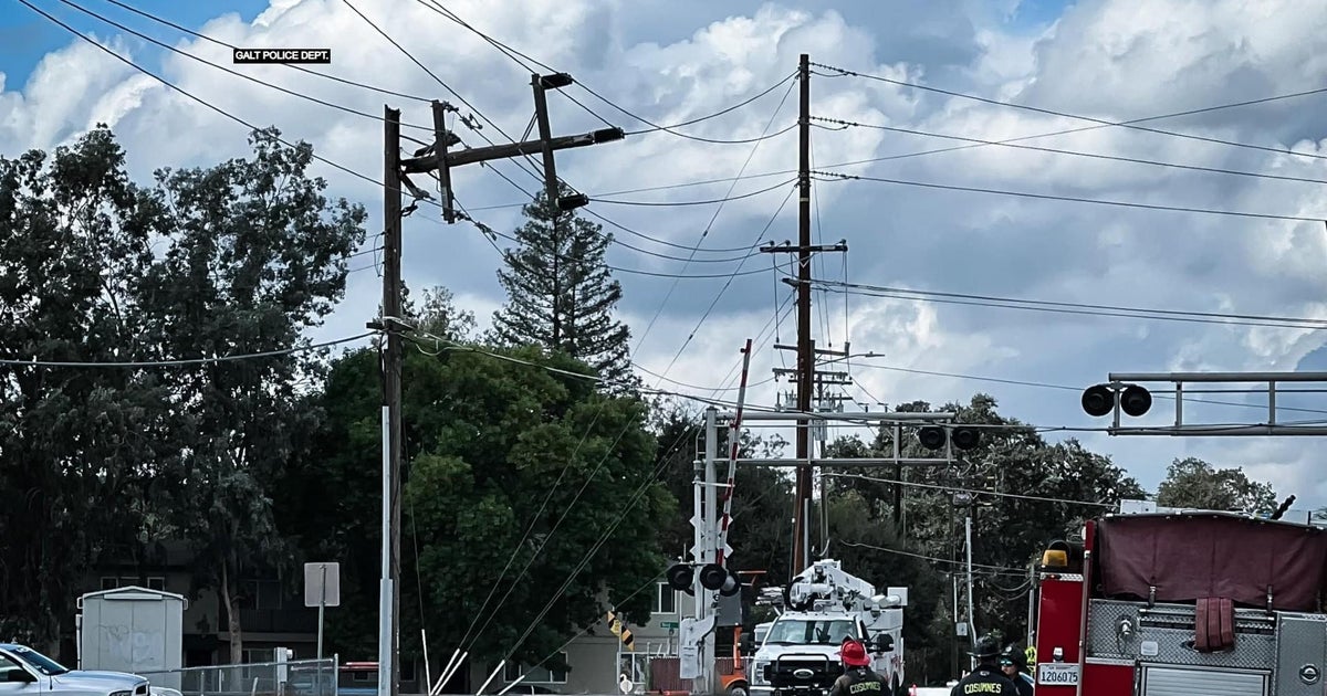 Car crash into power pole causes major outage in Galt CBS Sacramento