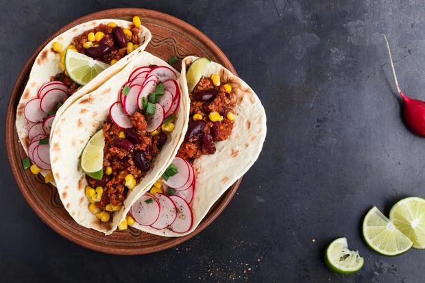 Chili con carne tacos viewed from above 