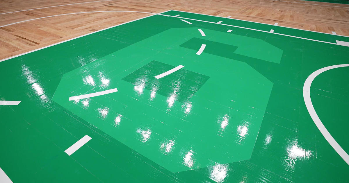 Why was Boston Garden nearly empty when Bill Russell's number was