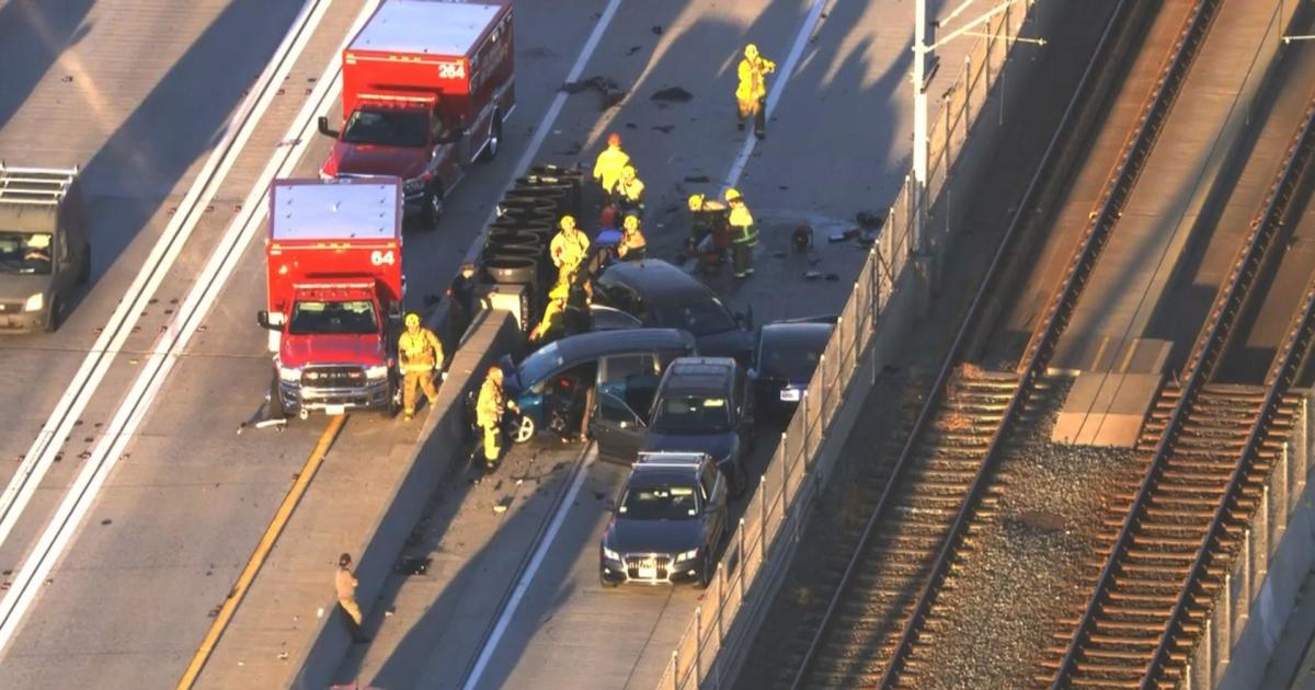 5 Car Crash On 105 Freeway Leaves 1 Person Dead Another In Critical