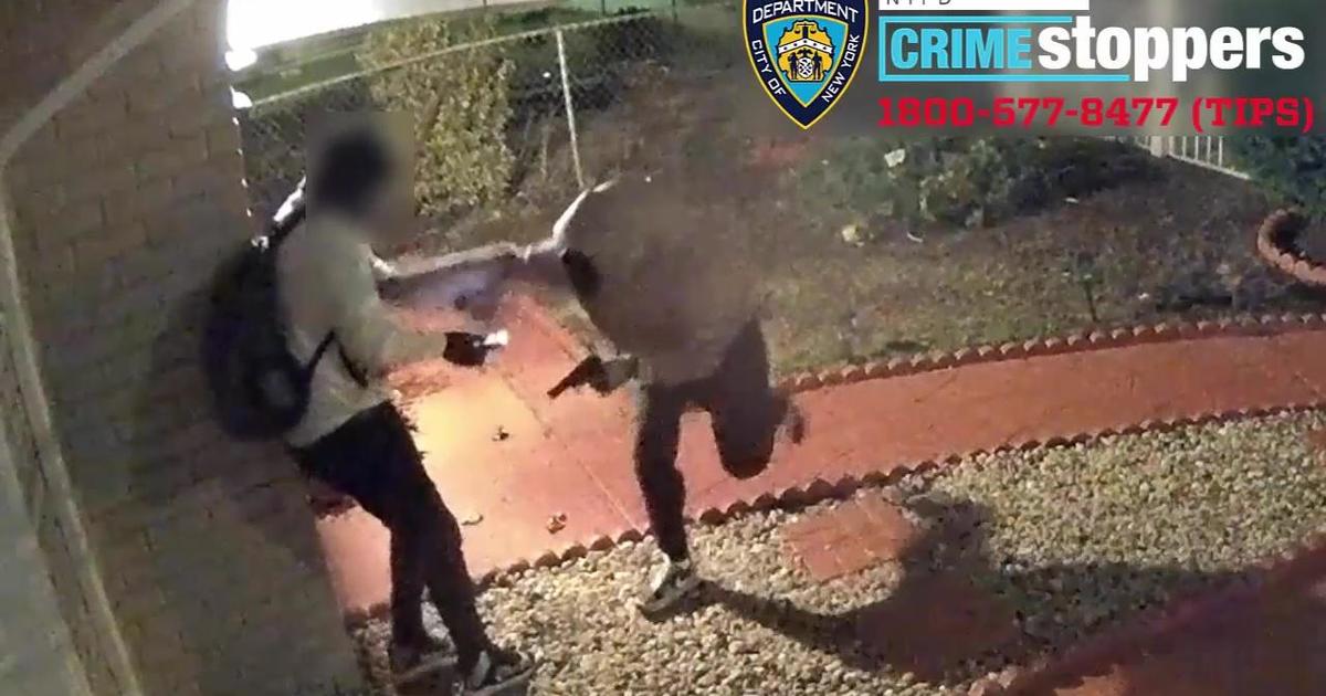 Gunpoint Robbery In Queens Caught On Video - CBS New York