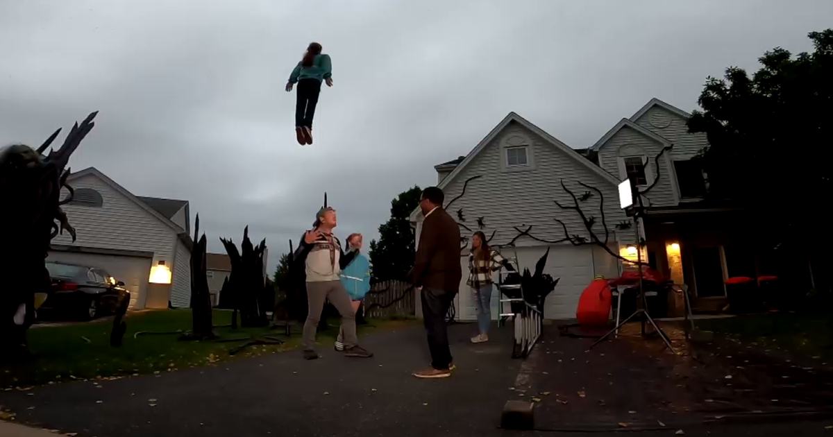 How did Plainfield keep Max out of his Stranger Things Halloween decorations?