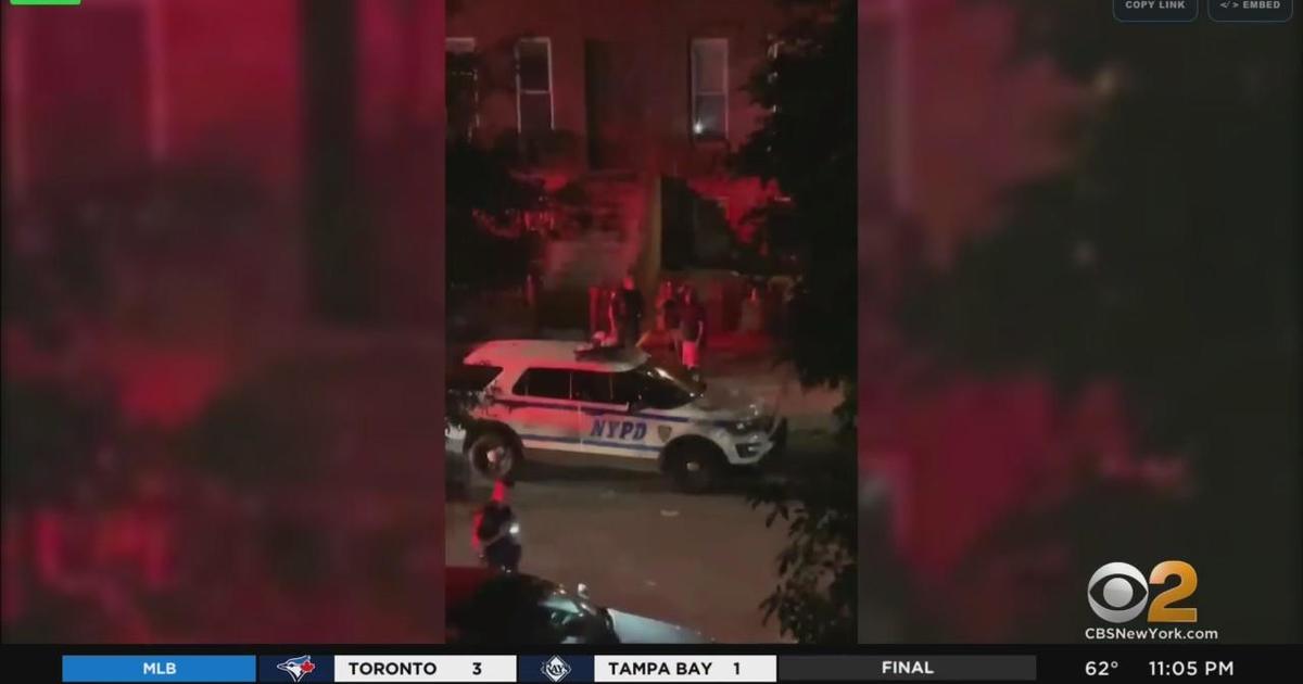 Nypd Investigating Double Shooting In Bed Stuy Brooklyn Cbs New York 8884