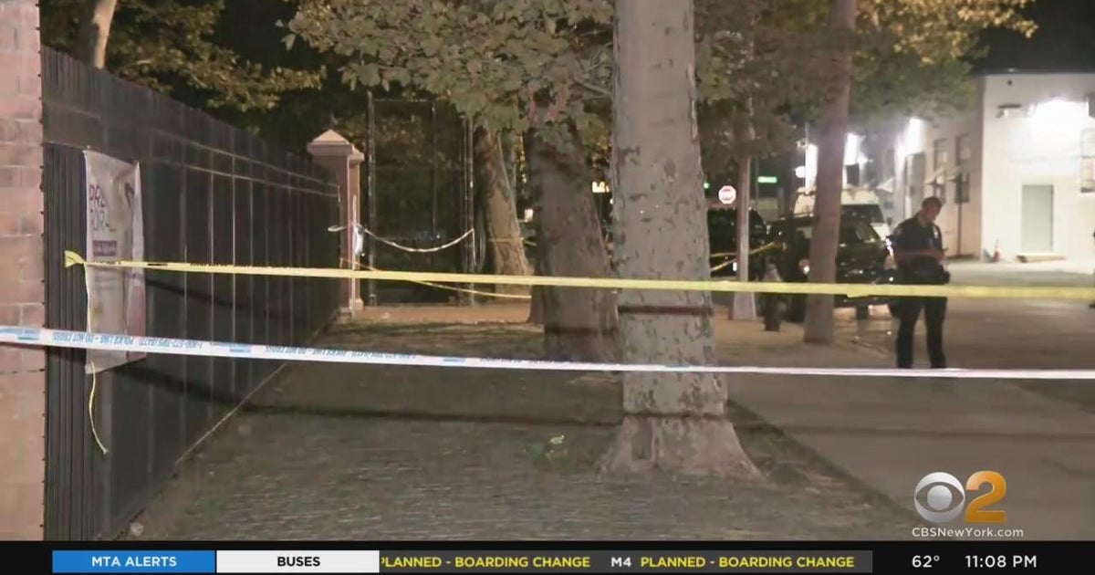 4 hurt in shootout at Queens playground - CBS New York