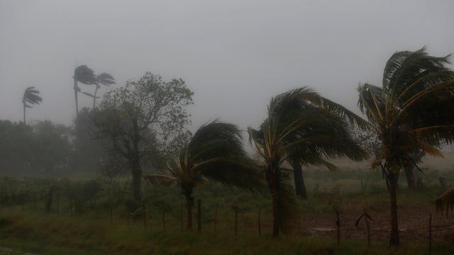 Hurricane Ian rips into western Cuba 