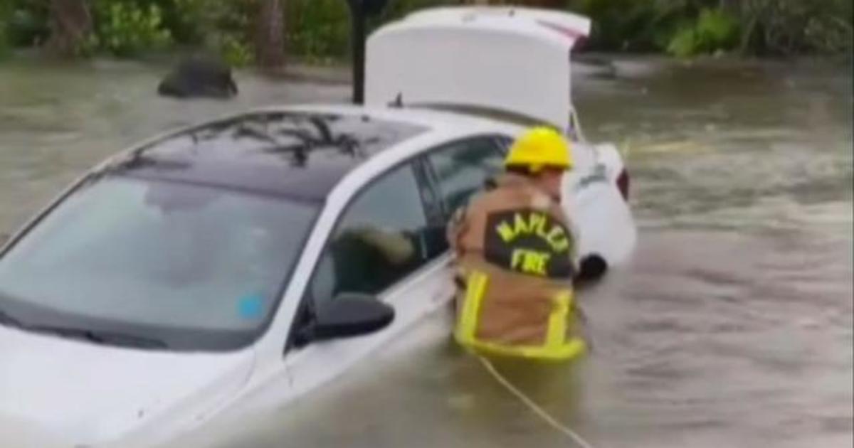 Florida residents flee devastating floodwaters